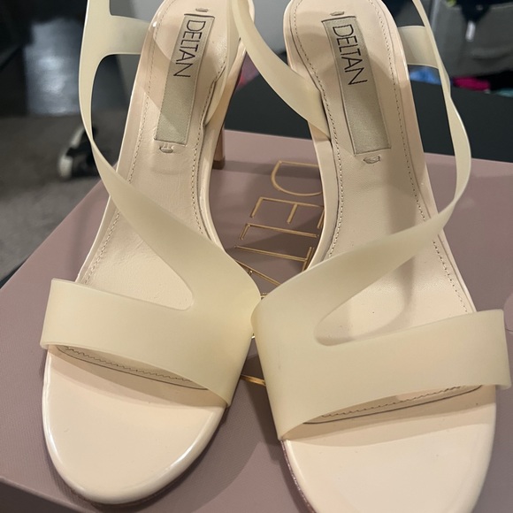 Deltan Sheer Heel - Picture 2 of 5